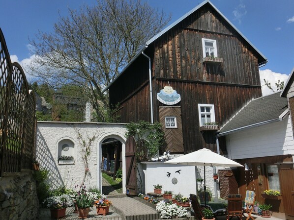 Außenseite Ferienhaus [Sommer]