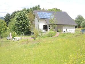Außenseite Ferienhaus [Sommer]