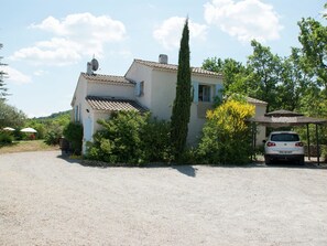Außenseite Ferienhaus [Sommer]
