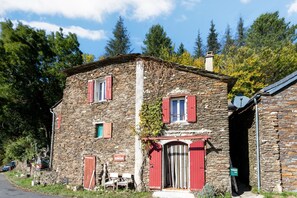 Außenseite Ferienhaus [Sommer]