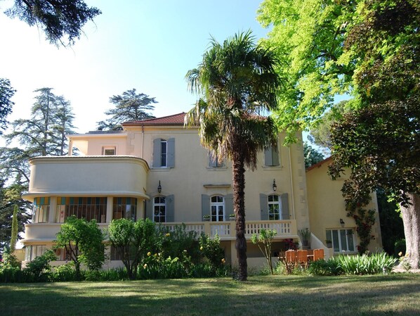 Außenseite Ferienhaus [Sommer]