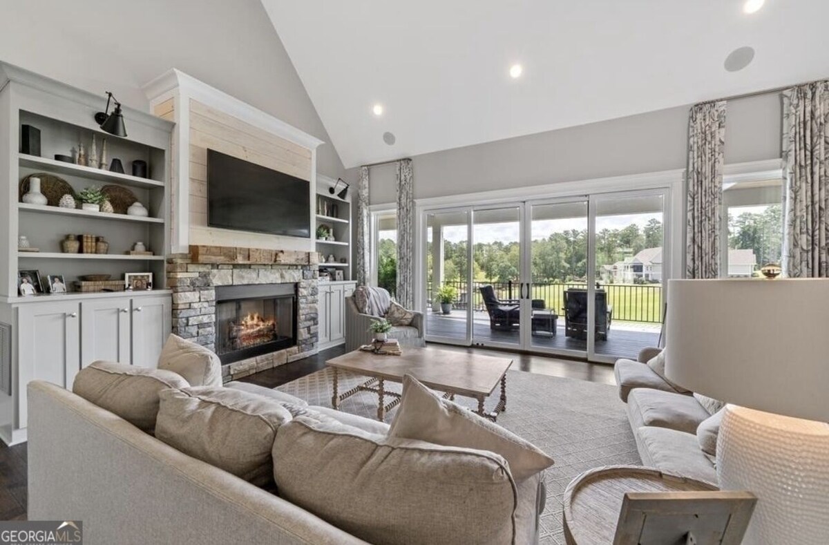 Beautiful home in peaceful cove on Lake Sinclair.