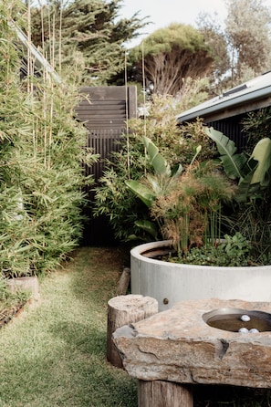 Outdoor spa tub
