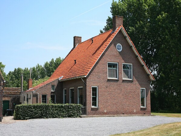 Außenseite Ferienhaus [Sommer]