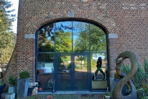 Entrance / Reception