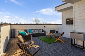 Rooftop patio with lounge areas, cornhole, ice chest, and fantastic views of the Nashville skyline. (4th Floor)