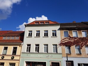 Stugans exteriör [sommar]