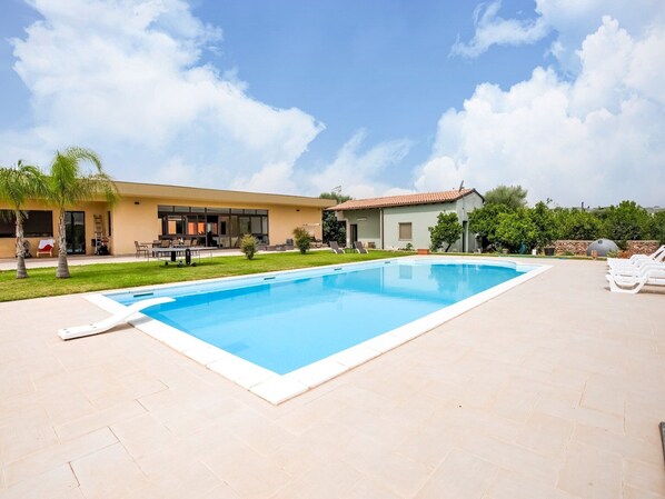 Außenseite Ferienhaus [Sommer]