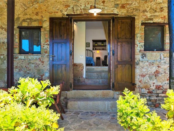 Entrance / Reception