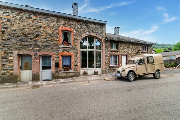 Außenseite Ferienhaus [Sommer]