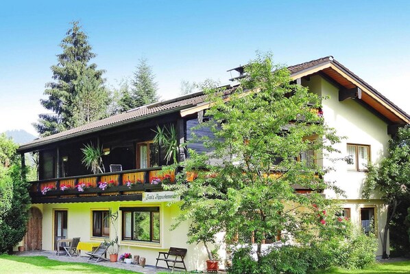 Außenseite Ferienhaus [Sommer]