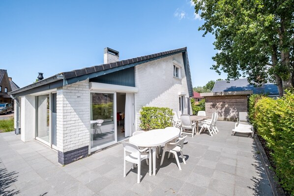 Außenseite Ferienhaus [Sommer]