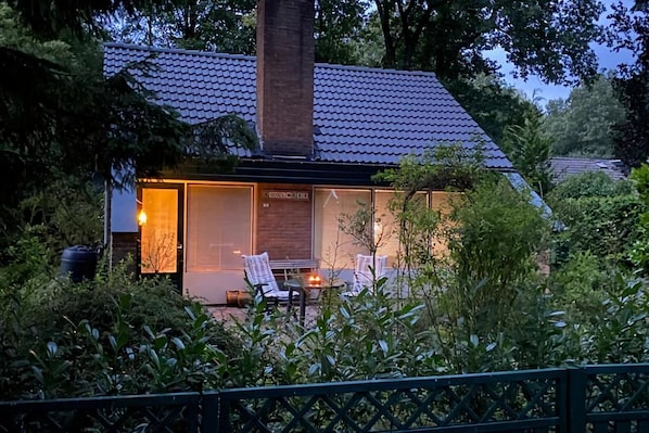 Stugans exteriör [sommar]