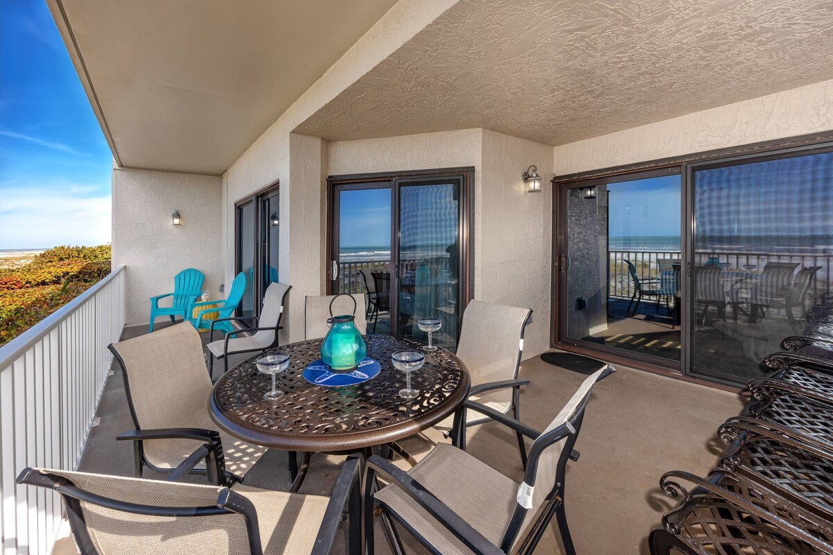 Stunning Views!  Direct Beachfront on Clearwater Beach!  Walk to Pier 60  ~ A1, Villas of Clearwater