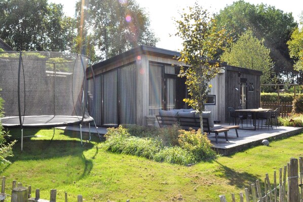 Stugans exteriör [sommar]