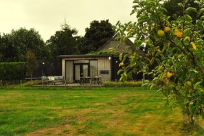 Stugans exteriör [sommar]