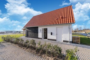 Außenseite Ferienhaus [Sommer]