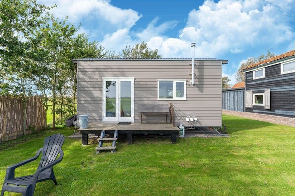Stugans exteriör [sommar]