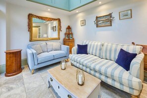 Harold Villa, Whitby - Host & Stay