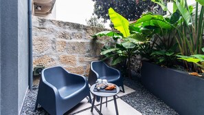 Enjoy the lovely portuguese weather in our stunning patio #sunny #comfort