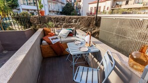 Step onto our small patio, complete with a table and two chairs, and a cozy sitting spot adorned with pillows. Perfect for sunny work sessions, leisurely reading, or simply unwinding. Your own little haven awaits. #PatioRelaxation #SunlitEscape