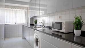 Start your day right with our fully stocked kitchen, featuring a coffee machine, toaster, kettle, and more. #kitchen #cooking