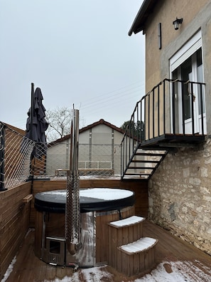Bain à remous extérieur