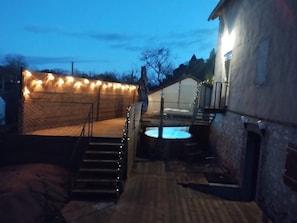 Bain à remous extérieur
