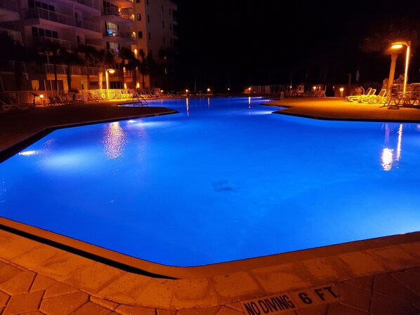 HUGE POOL for Relaxation