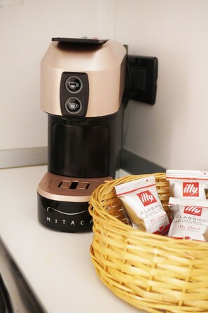 Kaffee und/oder Kaffeemaschine