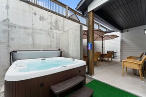 Outdoor Patio - Private Hot Tub