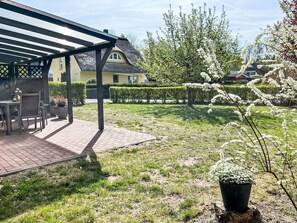 Arbuste, Jardin, Mobilier De Jardin, Ombre, Couverture De Sol, Printemps, Cour, Structure En Plein Air, Aménagement Paysager, Pelouse