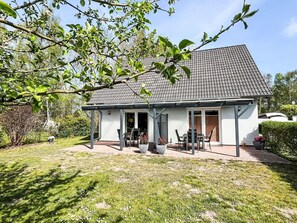 Haus, Dach, Zuhause, Hütte, Strauch, Tür, Estate, Schatten, Garten, Rasen