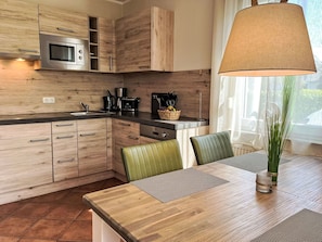 Meubles, Sol, Design Intérieur, Bois, Cabinetry, Cuisine, Comptoir, Sol, Chaise, Appareil De Cuisine