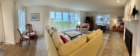 The living room has seating for the whole family with panoramic views of lake