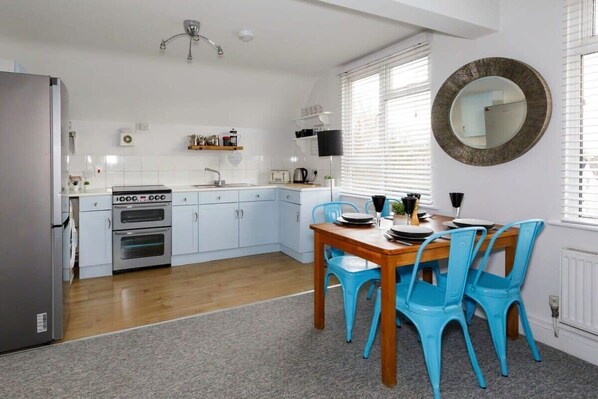 Welcome to The Landing, a stylish two bedroom apartment right by the entrance of West Wittering blue flag beach.