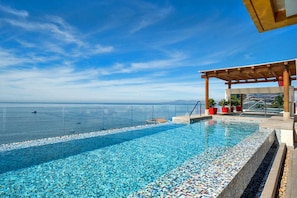 Condo - Image 1