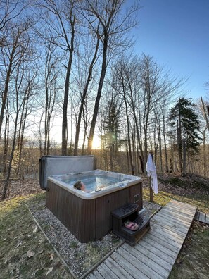 Outdoor spa tub