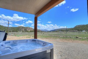 Private hot tub. Unmatched mountain views. - Private 6 person hot tub with stunning mountain views.