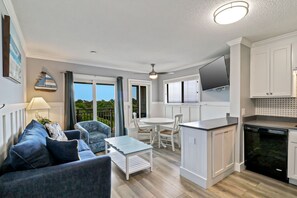 Carolina Beach Club 525 - Living Area