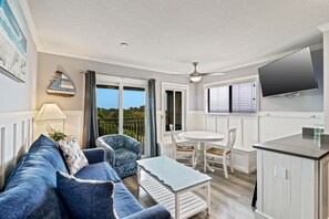 Carolina Beach Club 525 - Living Area