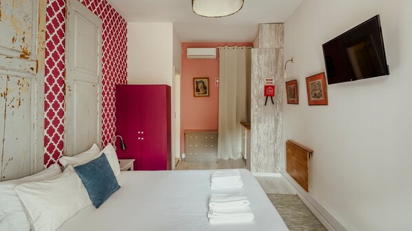 A comfortable area, with a natural light that brights up the colors of the room #relax #comfort #lisbon #pt #portugal