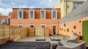 Located near the river and some important museums like the MAAT, this apartment has everything to make your stay a delight #bedroom #relax #lisbon #pt #portugal