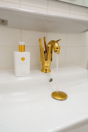 Bathroom amenities