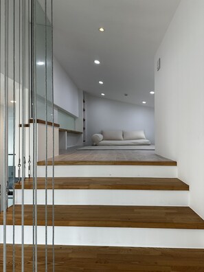 Rooftop Room (3rd floor)