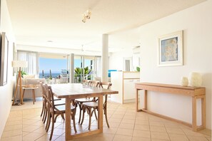 Open plan living, kitchen and dining