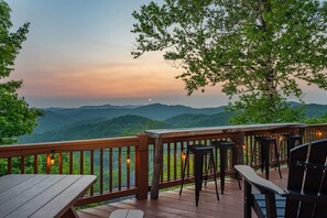 All 3 cabins have 2 decks with mountain views so you cannjoy an evening cocktail and take in the sunset