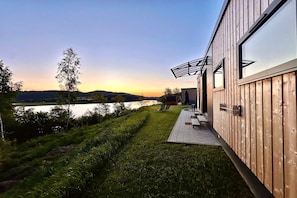Stugans exteriör [sommar]