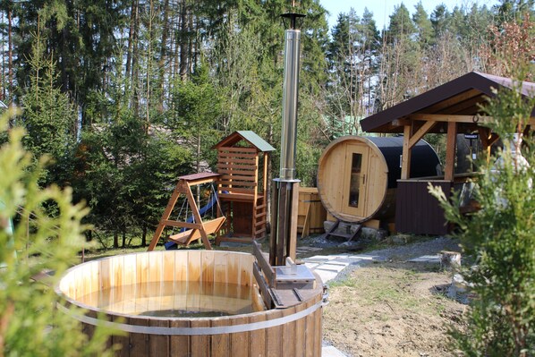 Outdoor spa tub