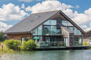 Spacious 4 bedroom home situated directly on a lake with private hot tub